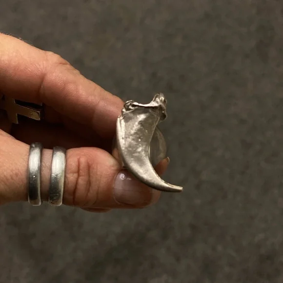 Sterling silver sand casted bear claw ring - Picture 2 of 14